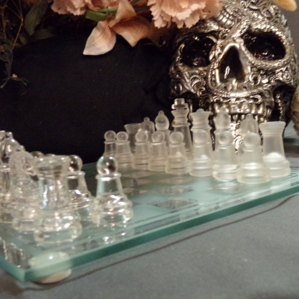 Beautiful Mini Glass Chess Set - Picture 3 of 5